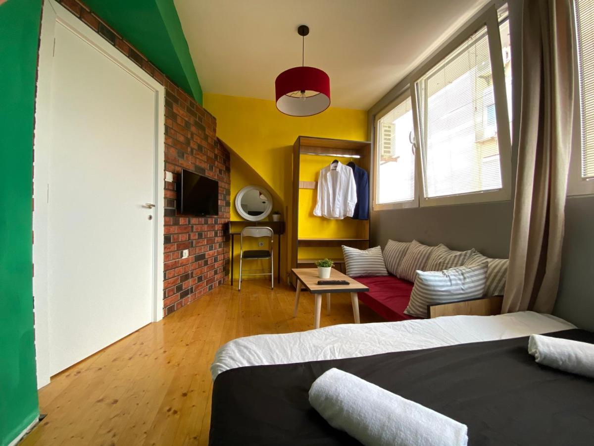 Mickitos Hostel & Apartments Skopje Bagian luar foto