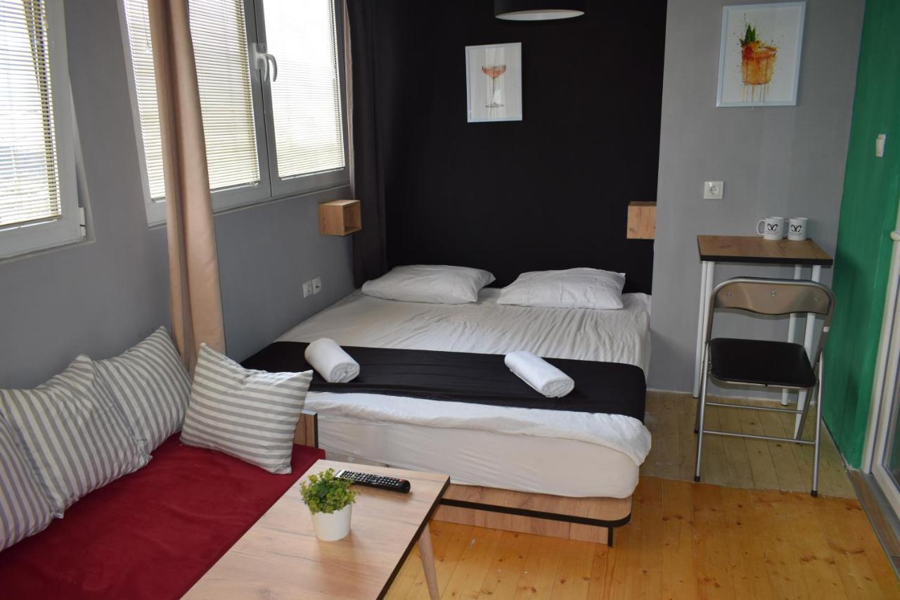 Mickitos Hostel & Apartments Skopje Bagian luar foto