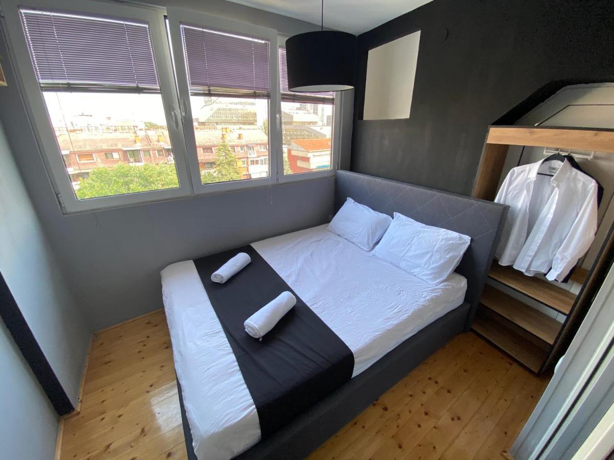 Mickitos Hostel & Apartments Skopje Bagian luar foto