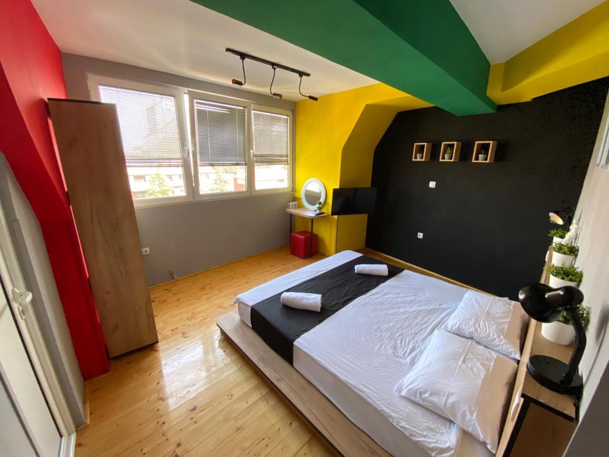 Mickitos Hostel & Apartments Skopje Bagian luar foto