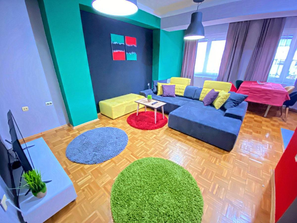 Mickitos Hostel & Apartments Skopje Bagian luar foto