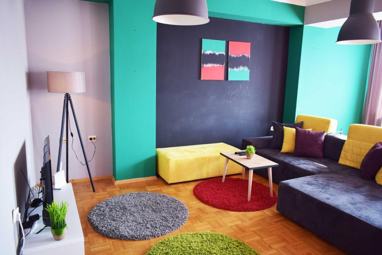 Mickitos Hostel & Apartments Skopje Bagian luar foto