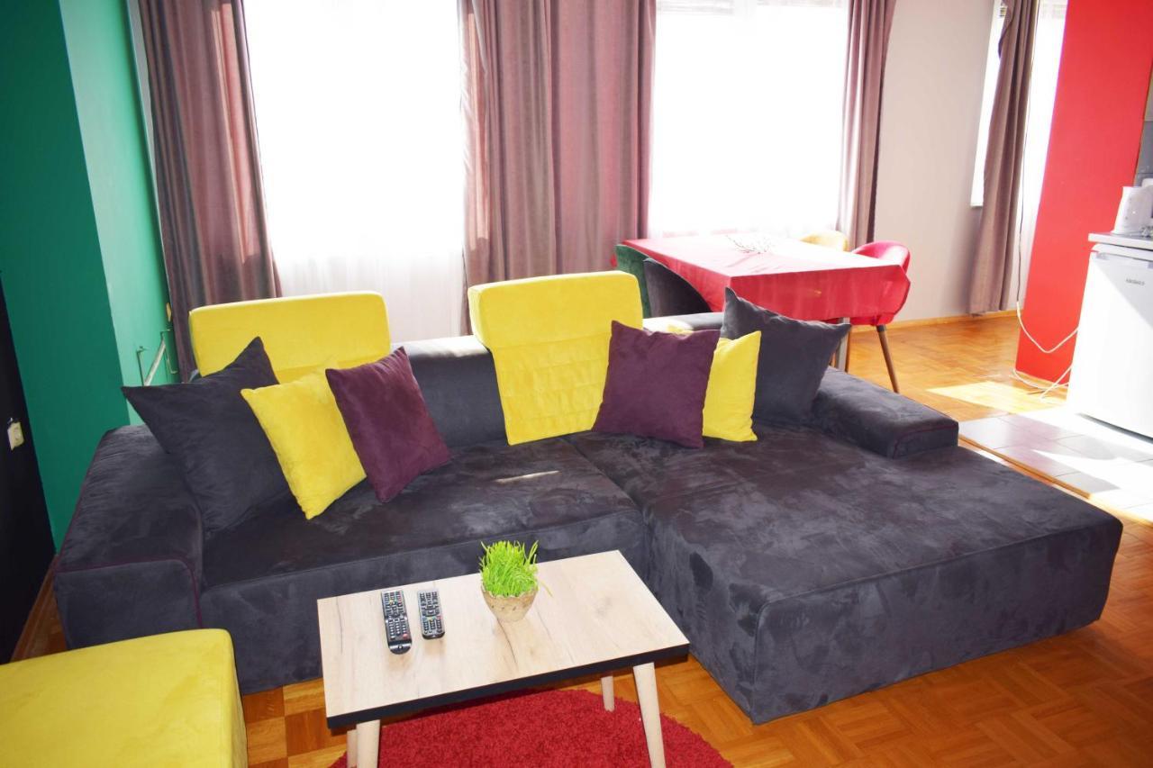 Mickitos Hostel & Apartments Skopje Bagian luar foto
