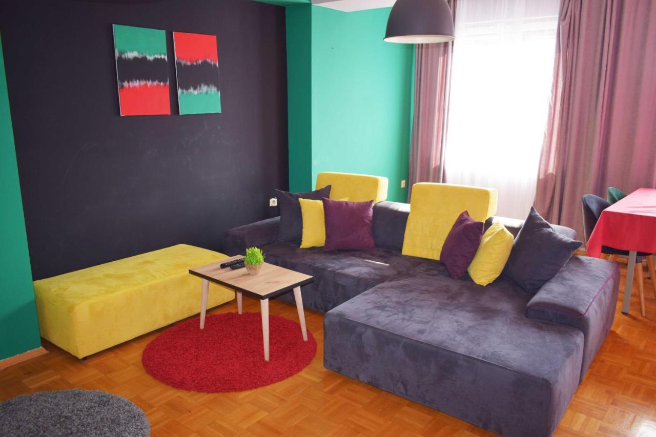 Mickitos Hostel & Apartments Skopje Bagian luar foto